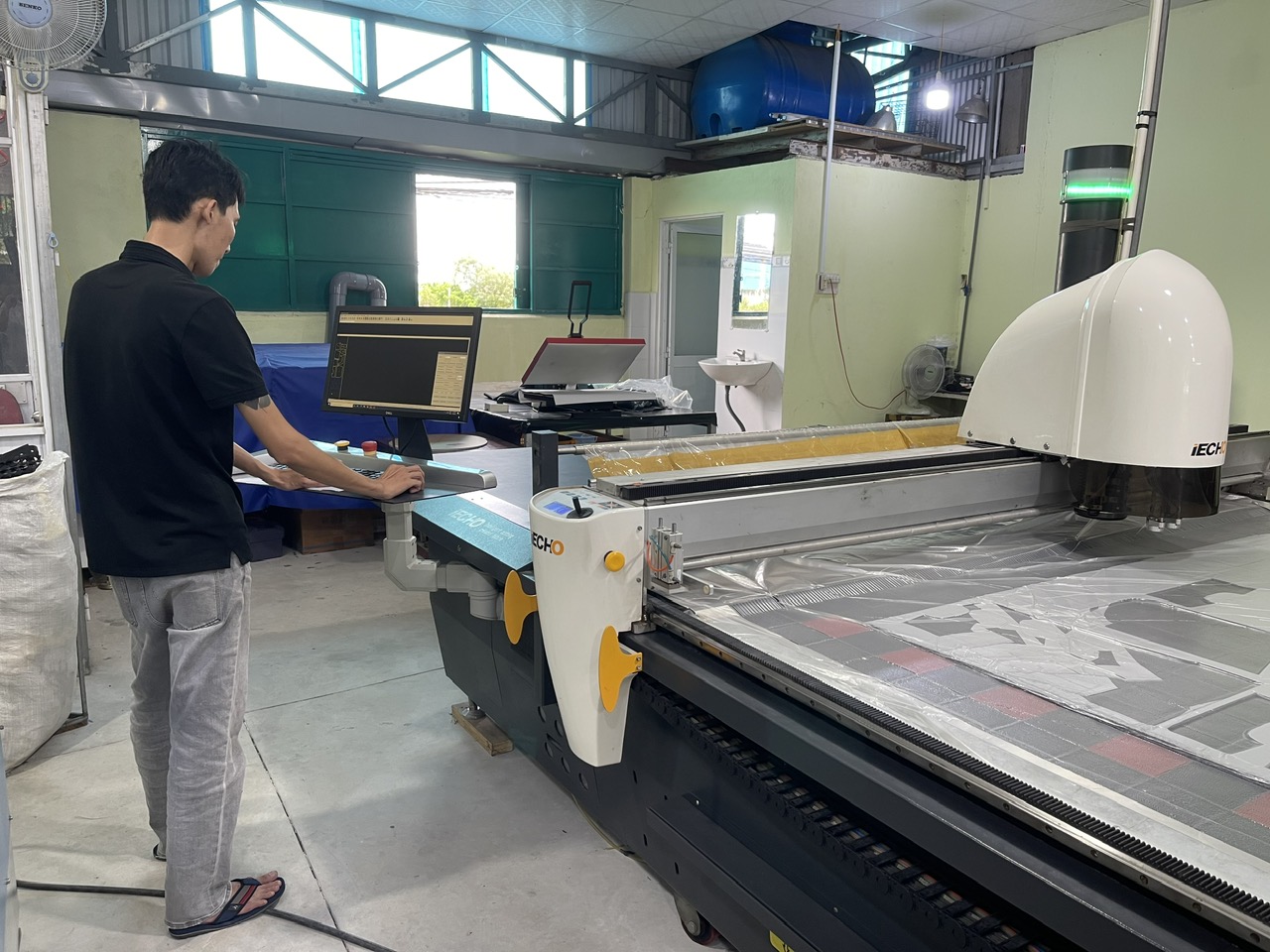 About us 4 z7016223852180 a1dcfbd3991e1b01483c9b9d40f1bb0d